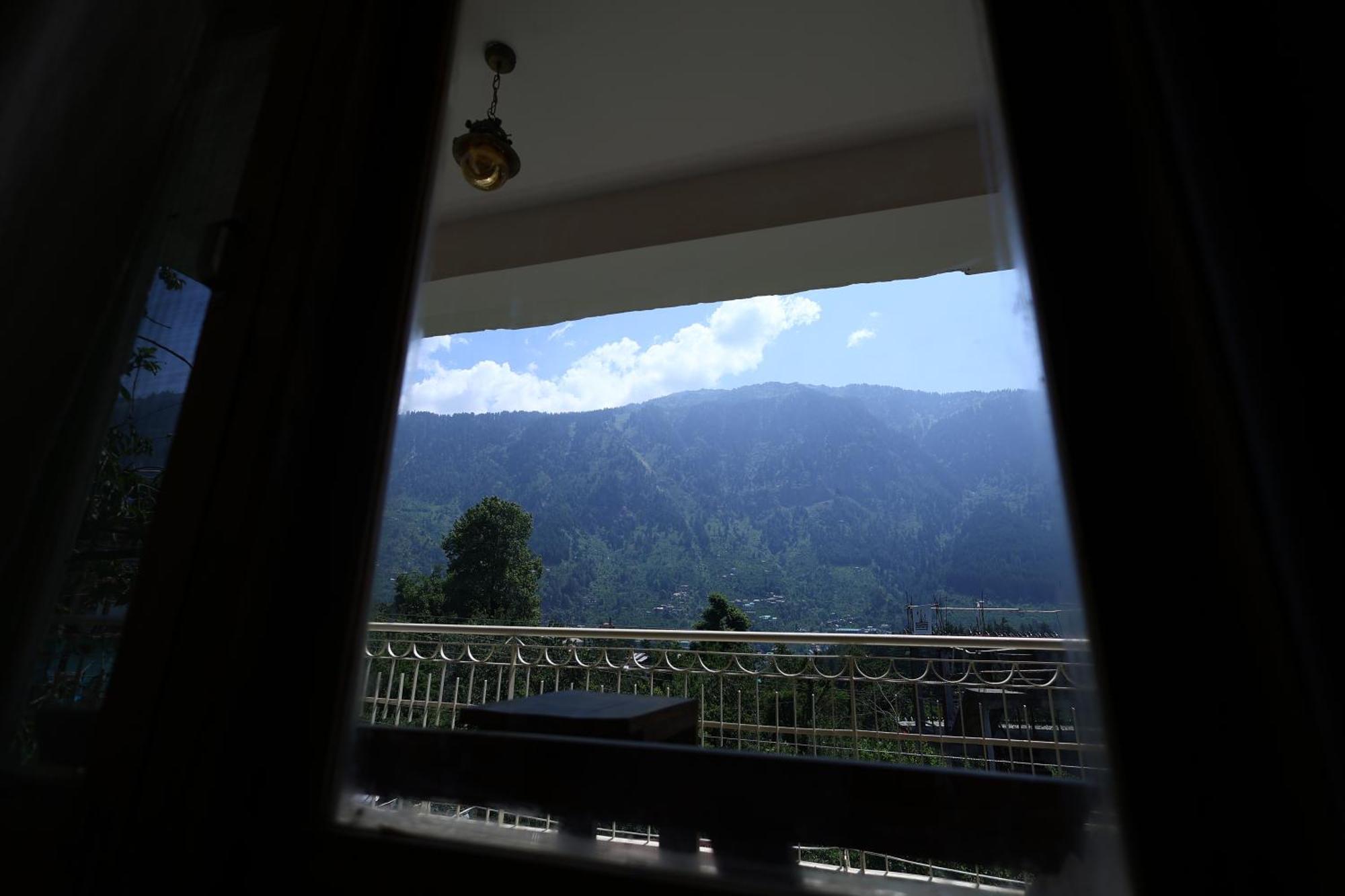 Beholden Stay And Cafe - A Luxury Boutique Hotel In Manali Manāli Extérieur photo