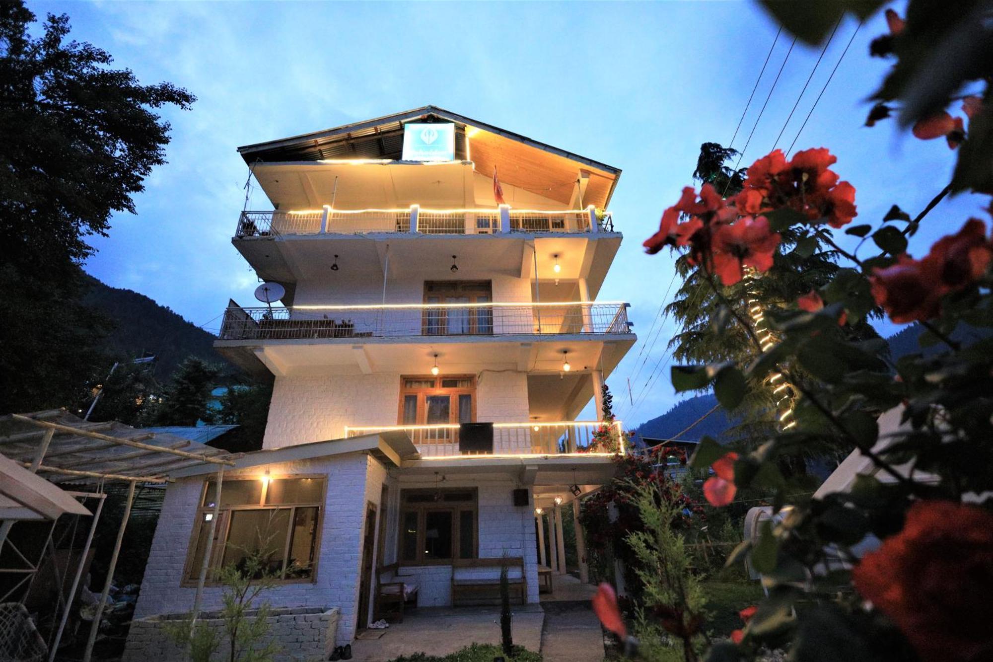 Beholden Stay And Cafe - A Luxury Boutique Hotel In Manali Manāli Extérieur photo